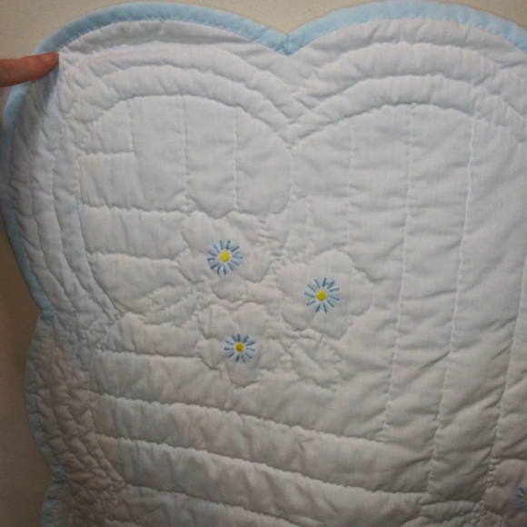 Dancing Raggedy Ann & Andy Hand Embroidered & Quilted  Crib Quilt/Wall Hanging - Picture 3 of 10